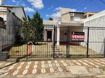 Casa · 70m² · 4 Ambientes · 1 Cochera · Vendo. Casa en Calle Rep. del Brasil Casi La Rioja. Concordia, Er.