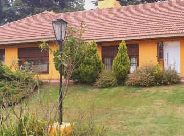 Casa · 320m² · 4 Ambientes · 2 Cocheras · San Vicente - Venta Casa Quinta con Amplio Lote Parquizado