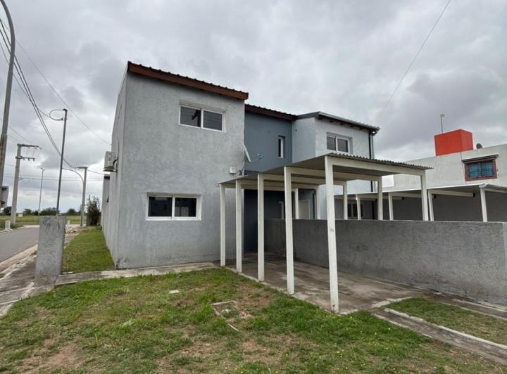 Casa · 100m² · 5 Ambientes · 1 Cochera