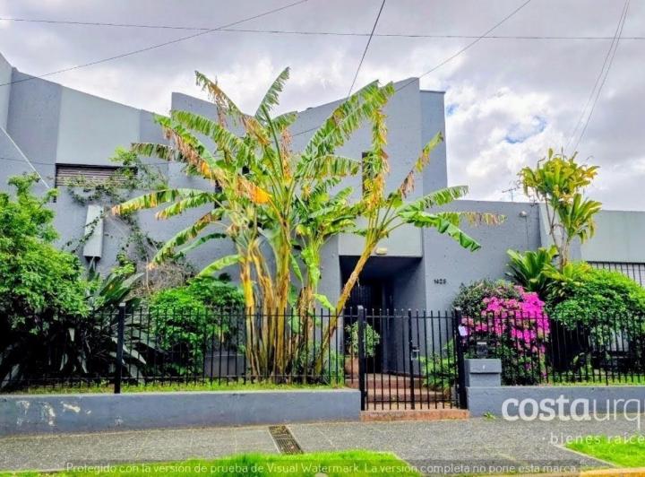Casa · 360m² · 7 Ambientes · 2 Cocheras