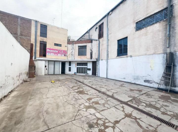 Local comercial · 180m² · 1 Ambiente · 12 Cocheras