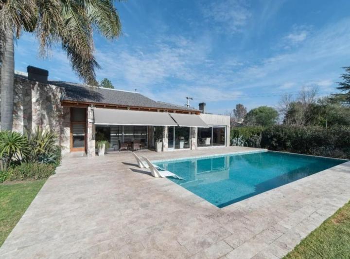 Casa · 600m² · 3 Dormitorios · 2 Cocheras
