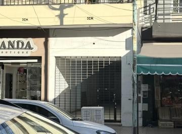 Local comercial · 63m² · 1 Ambiente · 1 Cochera · Alquiler de Local Comercial a La Calle en Villa Lugano