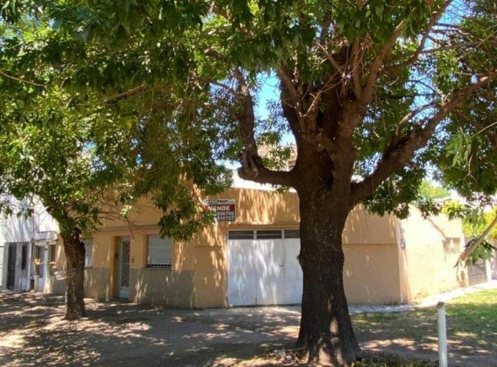 Casa · 95m² · 4 Ambientes · 2 Cocheras