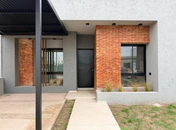 Casa · 85m² · 3 Ambientes · 1 Cochera · Dúplex - 2 Dorm. - San Ignacio Village