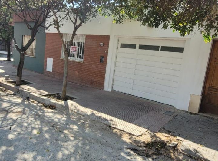 Casa · 95m² · 3 Ambientes · 1 Cochera