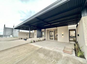Casa · 110m² · 2 Ambientes · 2 Cocheras · Docta Duplex con Doble Cochera