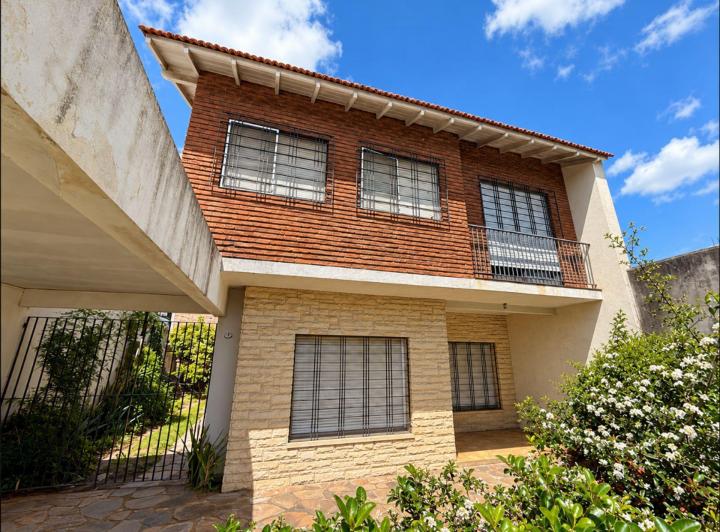 Casa · 132m² · 6 Ambientes · 3 Cocheras