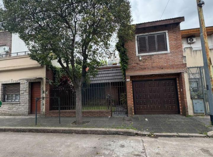 Casa · 110m² · 4 Ambientes · 2 Cocheras