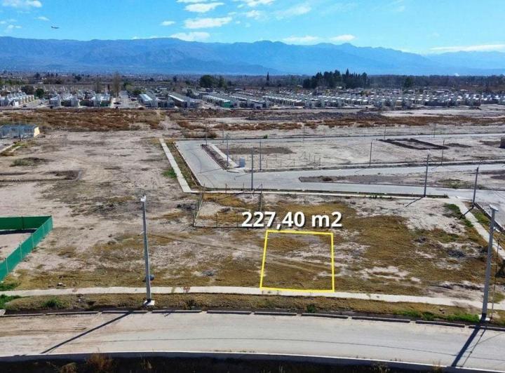 Terreno · 227m²