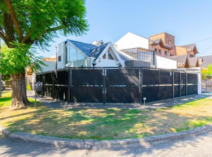 Casa · 160m² · 3 Ambientes · 1 Cochera