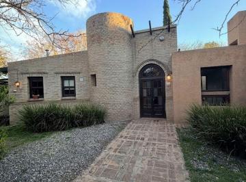 Casa de 7 ambientes, Villa Allende · Ccasa con Dos Dorm., Escritorio, Pileta y Jardín. Villa Allende Golf