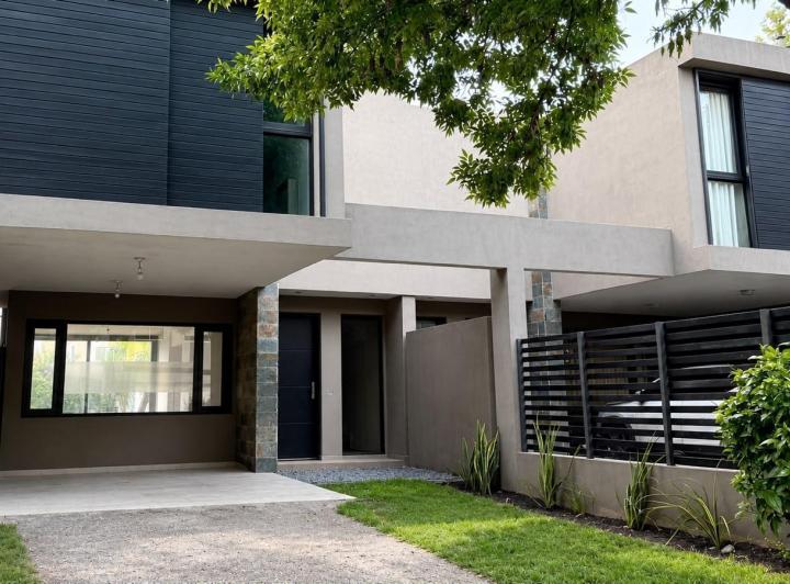 Casa · 123m² · 7 Ambientes · 1 Cochera