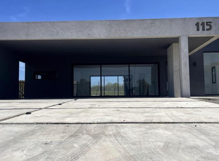 Casa · 182m² · 5 Ambientes · 6 Cocheras