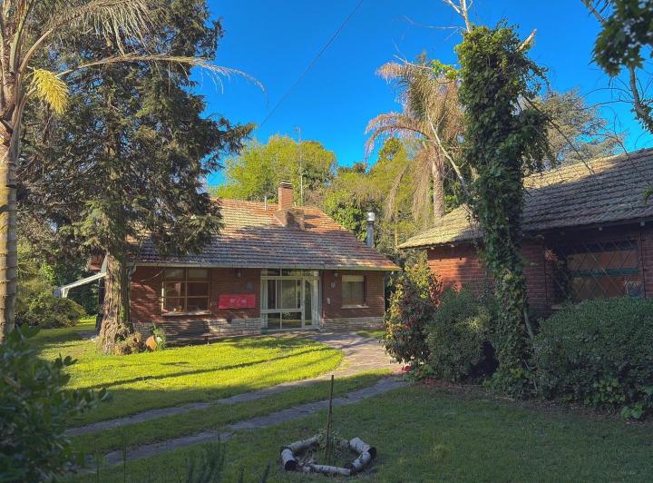 Casa · 180m² · 4 Ambientes · 2 Cocheras