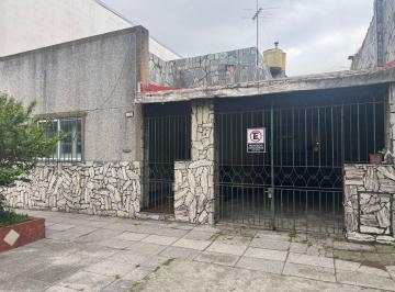 Casa de 3 ambientes, Floresta · Casa en Venta en Floresta con Fondo