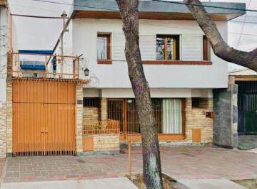 Casa de 7 ambientes, Ciudad de Mendoza · Morro Inmobiliaria / Vende Casa en Cuarta Sección Este