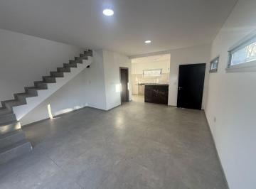 Casa de 3 ambientes, La Plata · Duplex de Categoría 2 Dorm. con Cochera