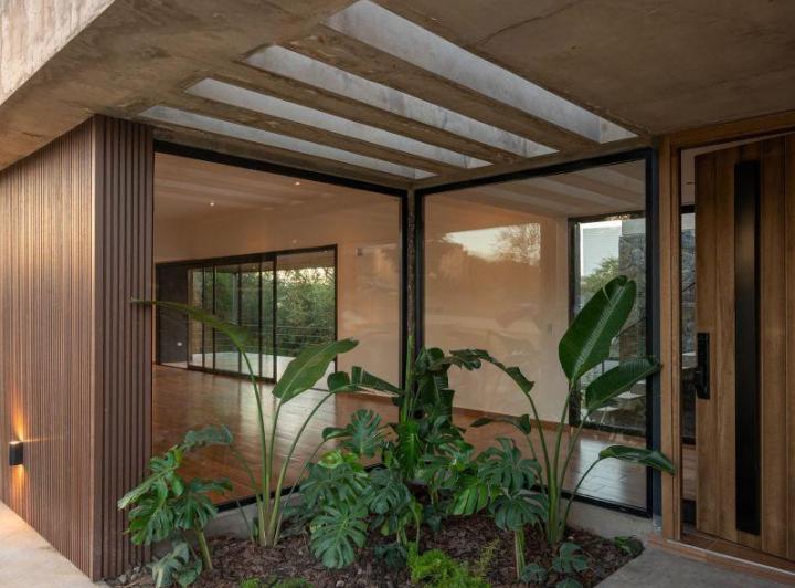 Casa · 285m² · 10 Ambientes · 2 Cocheras