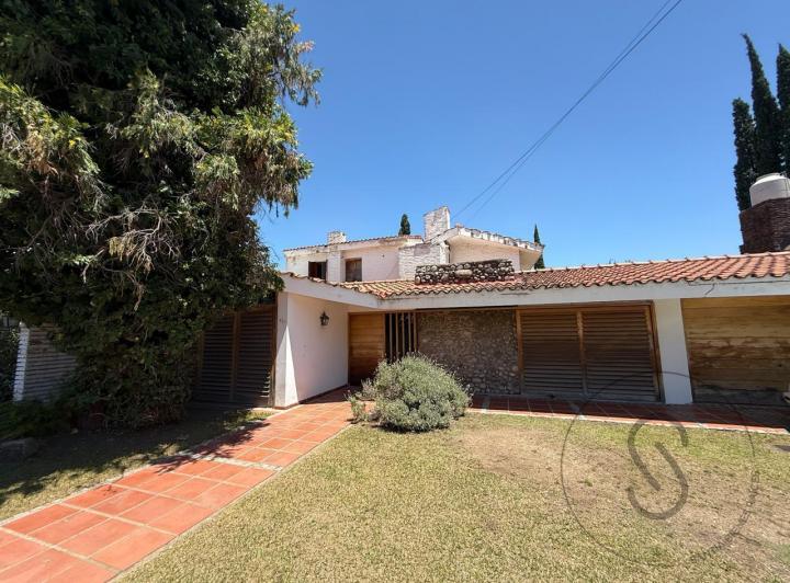 Casa · 322m² · 5 Ambientes · 2 Cocheras