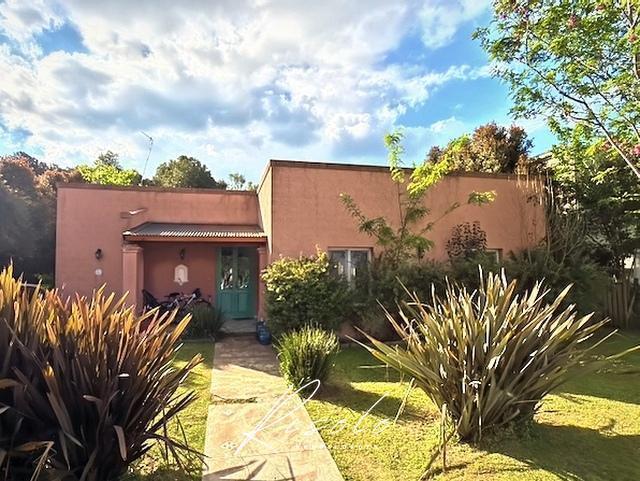 Casa · 210m² · 6 Ambientes · 1 Cochera