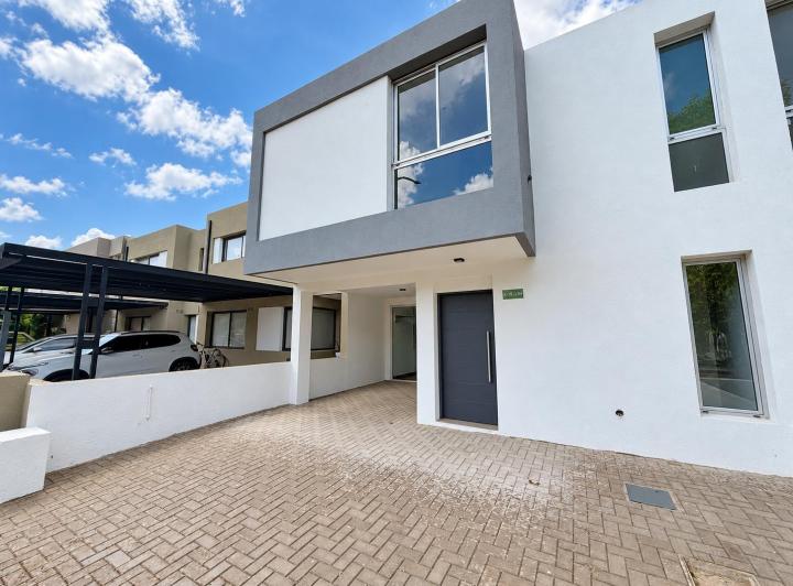 Casa · 180m² · 5 Ambientes · 2 Cocheras