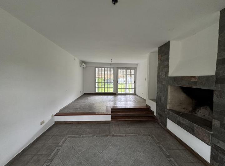 Casa · 360m² · 6 Ambientes · 2 Cocheras