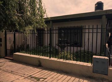 Casa · 100m² · 3 Ambientes · Venta - Casa 3 Dorm., Cochera Cubierta y Patio