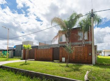 Casa · 146m² · 5 Ambientes · 3 Cocheras · Casa en Venta en Campiñas de Piñero 3 Dorm.