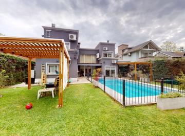Casa · 220m² · 6 Ambientes · 2 Cocheras · Casa en Venta El Casco de Moreno