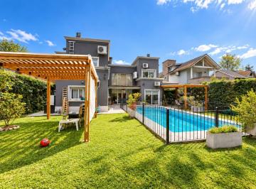 Casa · 220m² · 6 Ambientes · 2 Cocheras · Venta Casa 5 Amb C/ Pileta El Casco de Moreno