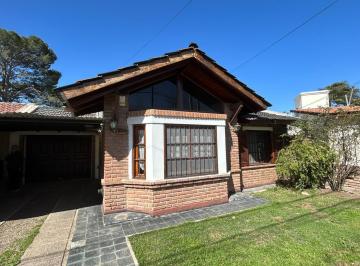 Casa · 200m² · 2 Dormitorios · 2 Cocheras · Casa en Alquiler Villa Belgrano