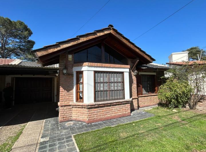 Casa · 200m² · 2 Dormitorios · 2 Cocheras