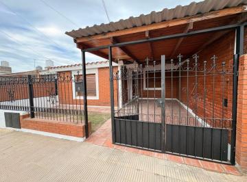Casa de 5 ambientes, Córdoba · Alquiler Casa 3 Dorm. Gaona 1217 B°los Platanos con Cochera