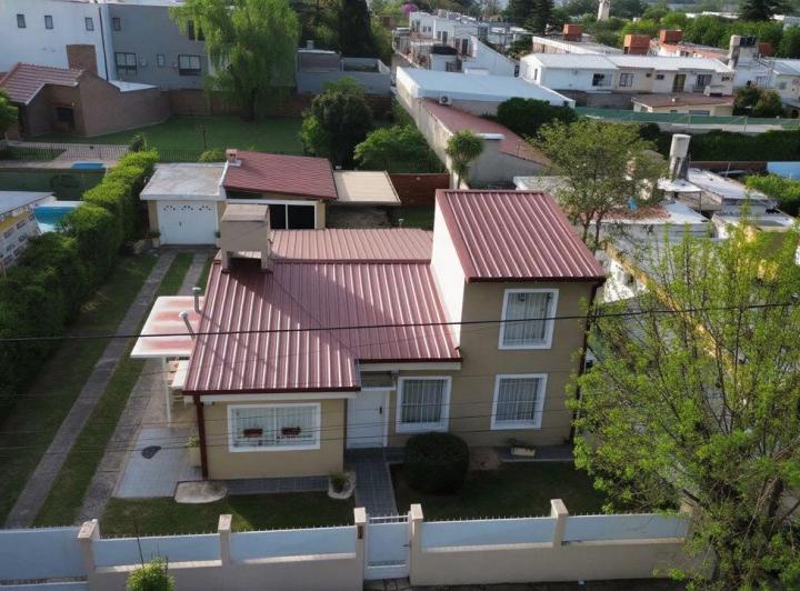 Casa · 170m² · 3 Dormitorios · 2 Cocheras