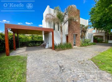 Casa · 201m² · 5 Ambientes · 2 Cocheras · Casa en Venta de 5 Ambientes en Fincas de Hudson con Piscina Climatizada