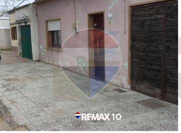Casa · 160m² · 9 Ambientes · 1 Cochera · Oportunidad Para Inversion 2 Casas Mismo Padrón.