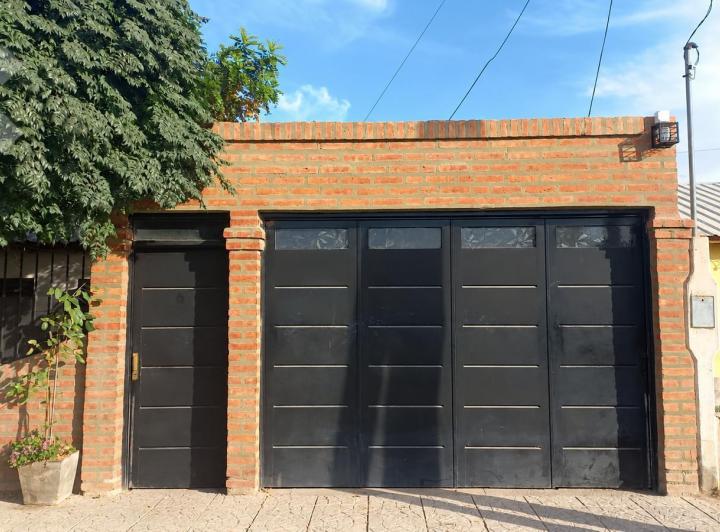 Casa · 250m² · 2 Dormitorios · 1 Cochera