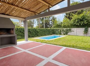 Casa · 100m² · 3 Ambientes · Alquiler Casa Pb con Pileta Parque y Quincho
