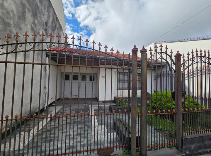 Casa · 90m² · 3 Ambientes · 2 Cocheras