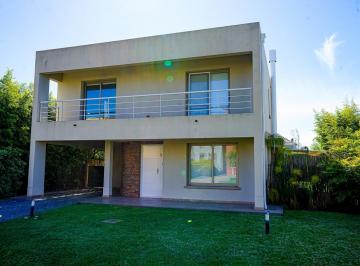 Casa · 170m² · 8 Ambientes · 1 Cochera · Casa en Venta Altos de Hudson I Berazategui