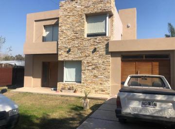 Casa · 168m² · 3 Ambientes · 2 Cocheras · Casa en Alquiler - Los Pioneros
