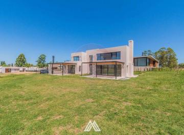 Casa · 260m² · 4 Ambientes · 2 Cocheras · Venta Casa Altos de La Tahona 3 Dor + Serv Piscina