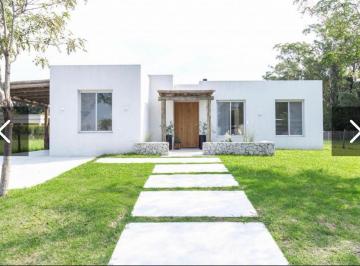 Casa · 130m² · 4 Ambientes · 1 Cochera · Alquiler de Casa 5 Amb. Santo Tomás - Pilar
