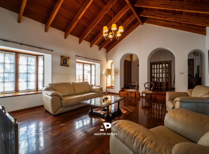 Casa · 452m² · 5 Ambientes · 2 Cocheras