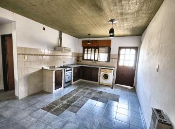 Casa · 95m² · 3 Ambientes · 1 Cochera · Venta Casa 3 Amb 300 m² Udaondo a Terminar