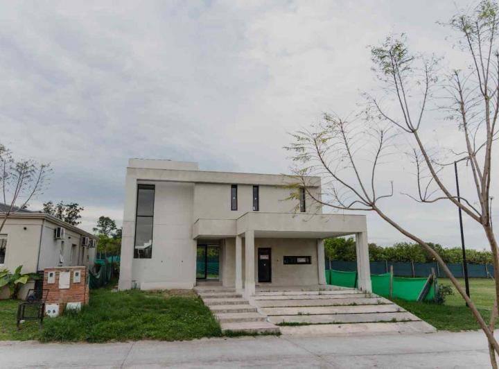 Casa · 185m² · 5 Ambientes · 1 Cochera