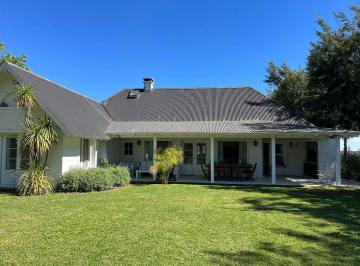 Casa · 190m² · 4 Ambientes · Casa en Alquiler en Santa Barbara, Tigre, G. B. a. Zona Norte