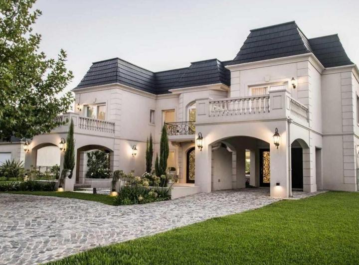 Casa · 360m² · 5 Ambientes · 1 Cochera