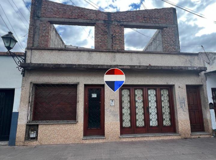 Casa · 225m² · 11 Ambientes · 1 Cochera